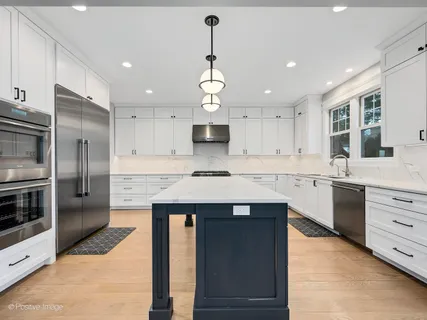$1,750,000 | 911 Echo Lane, Glenview, IL 60025