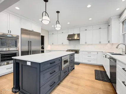 $1,750,000 | 911 Echo Lane, Glenview, IL 60025