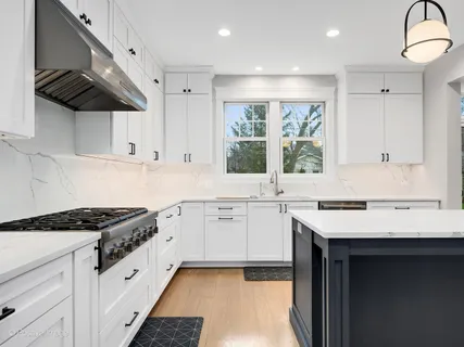 $1,750,000 | 911 Echo Lane, Glenview, IL 60025