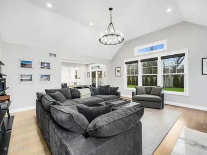 $1,750,000 | 911 Echo Lane, Glenview, IL 60025