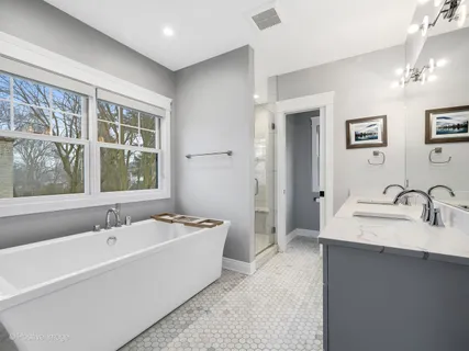 $1,750,000 | 911 Echo Lane, Glenview, IL 60025