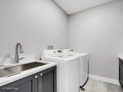 $1,750,000 | 911 Echo Lane, Glenview, IL 60025