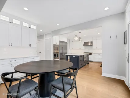 $1,750,000 | 911 Echo Lane, Glenview, IL 60025