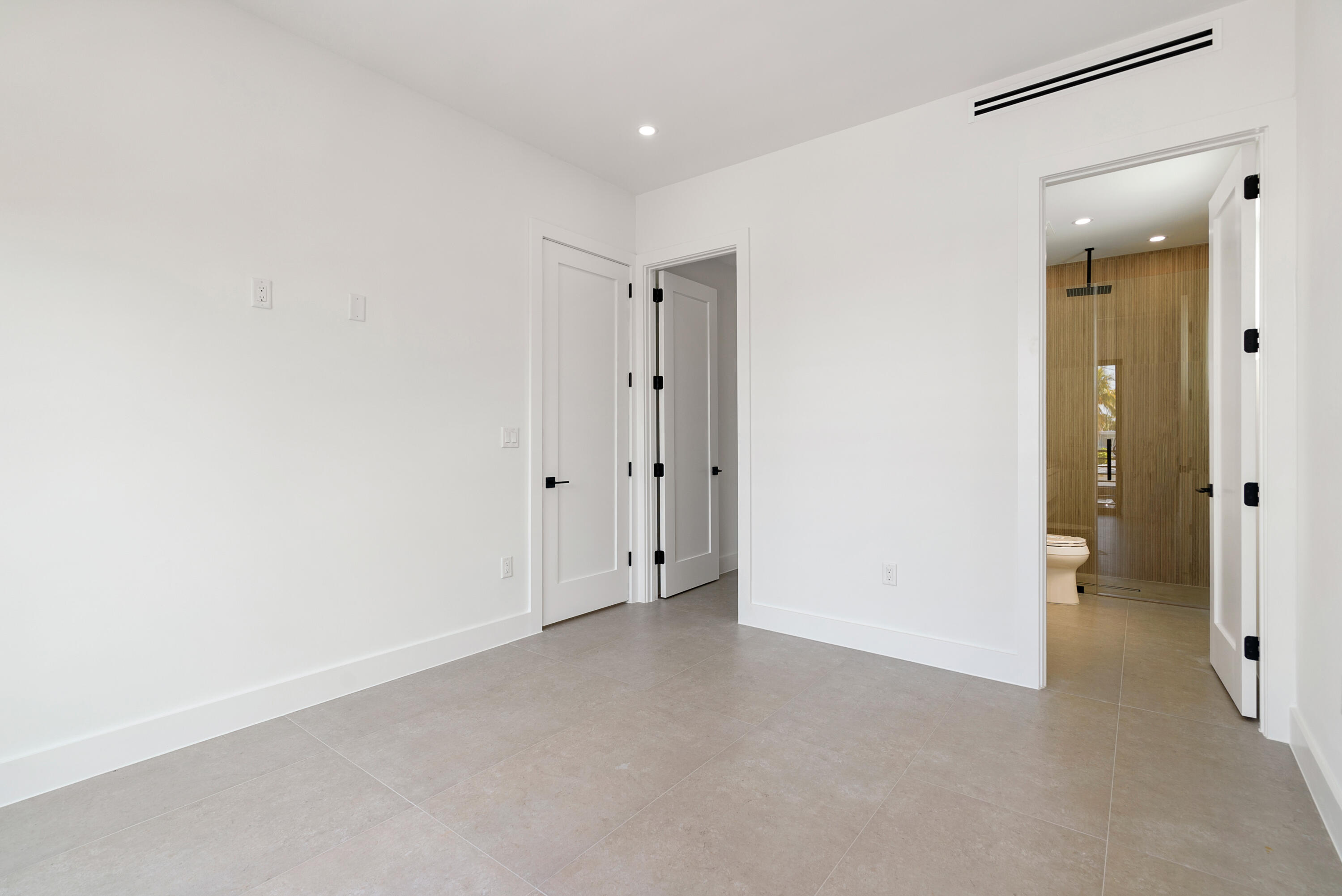 27 Ocean Drive Key Largo, FL 33037 - Photo 26 of 61 a view of an empty room