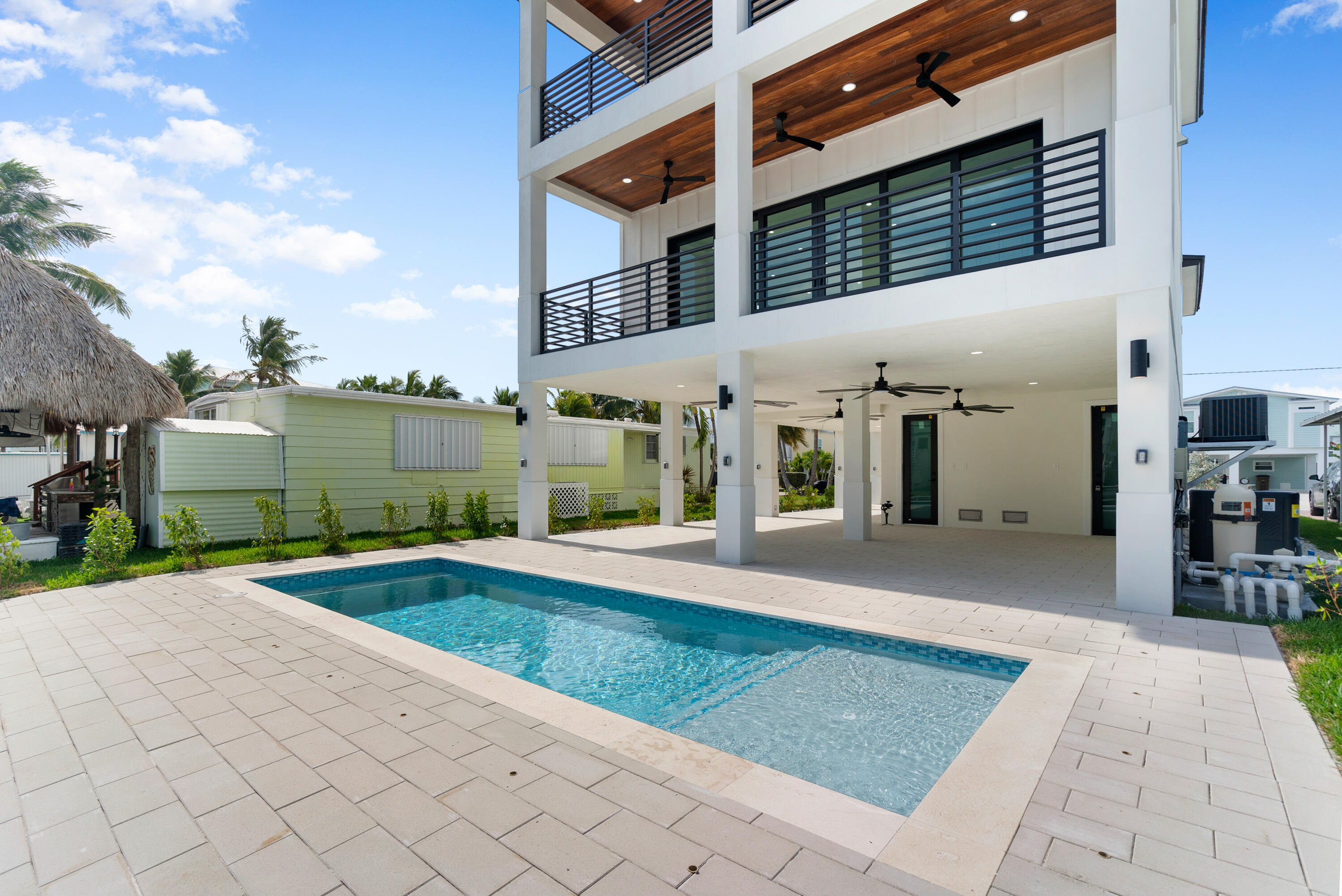 27 Ocean Drive Key Largo, FL 33037 - Photo 43 of 61 a view of a building with a yard