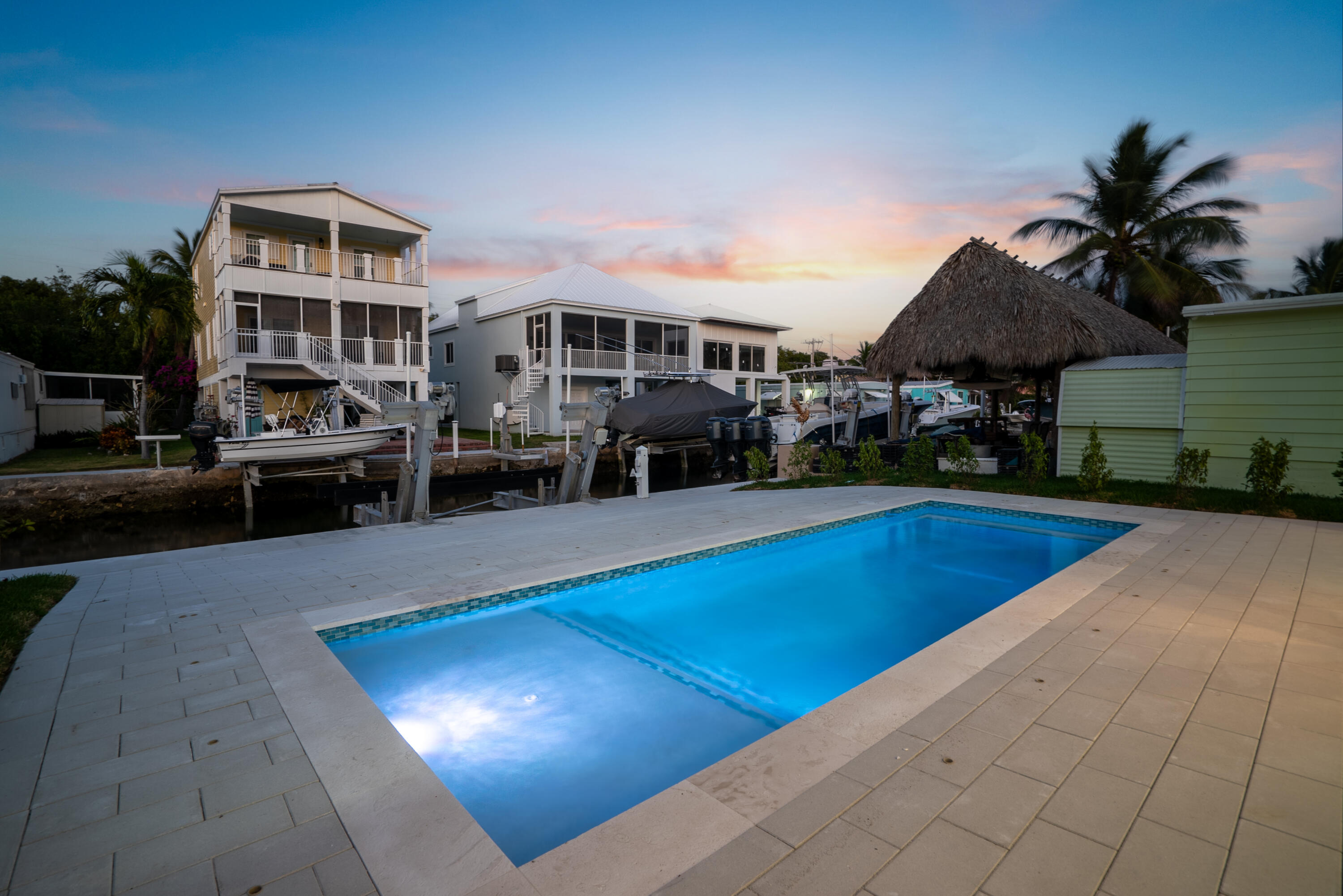 27 Ocean Drive Key Largo, FL 33037 - Photo 44 of 61 a view of a house with swimming pool