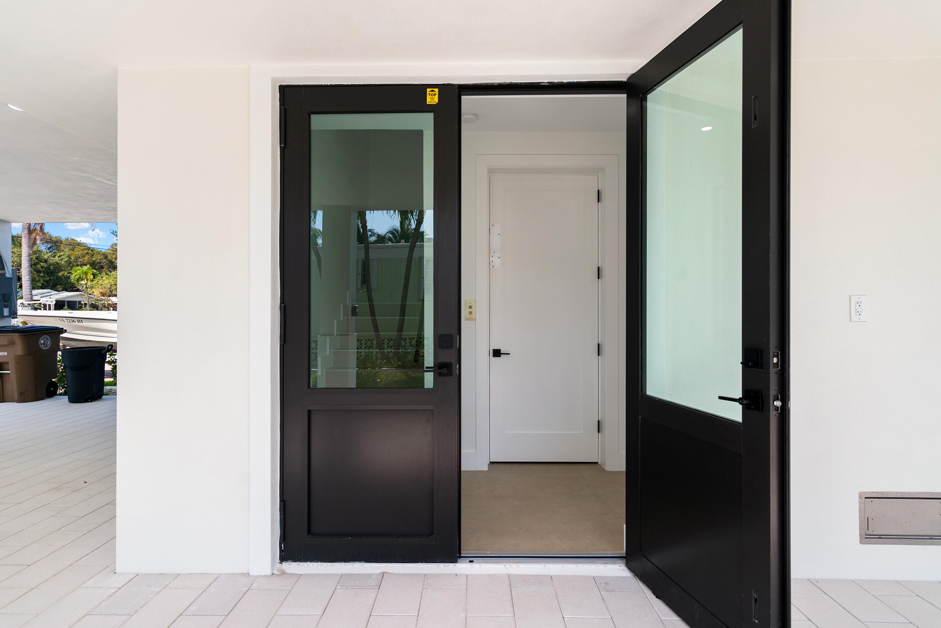 27 Ocean Drive Key Largo, FL 33037 - Photo 5 of 61 IMG_1652