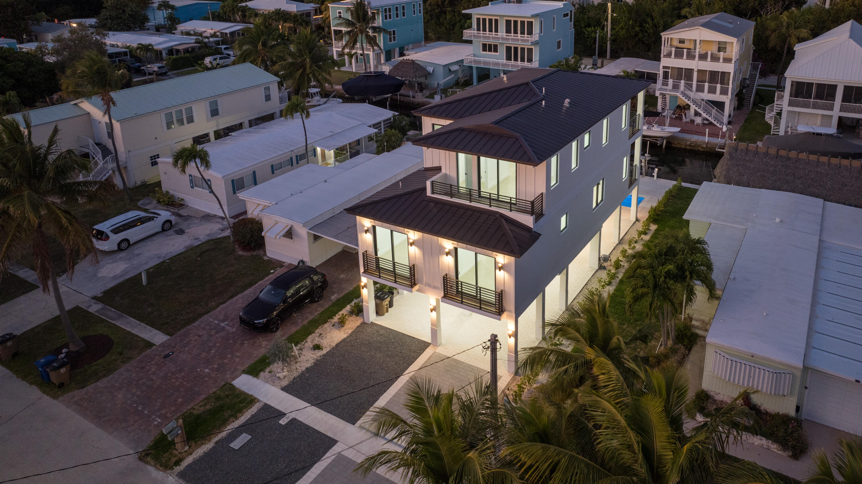 27 Ocean Drive Key Largo, FL 33037 - Photo 53 of 61 an aerial view of a houses