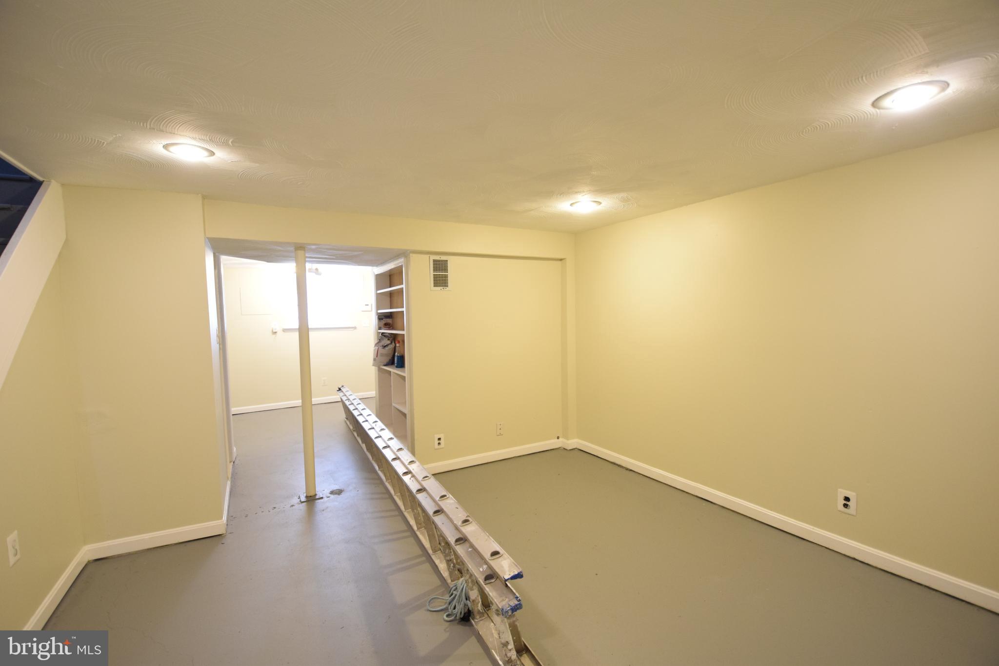 565 Brisbane Road Baltimore, MD 21229 - Photo 8 of 11 a view of an empty room