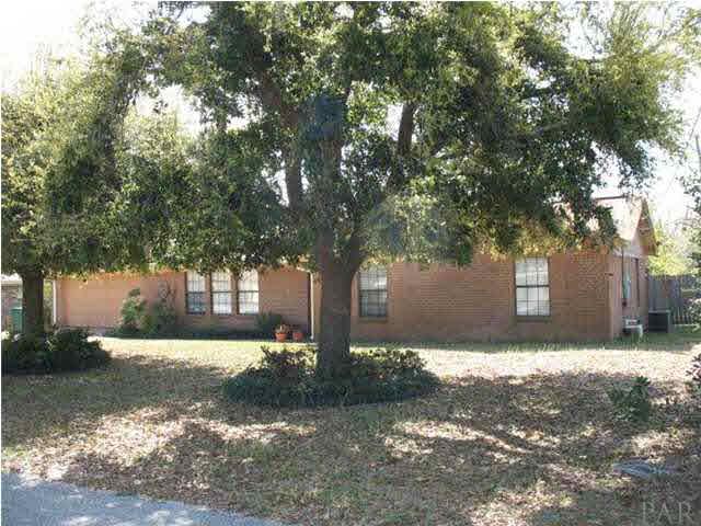 3043 Ranchette Square Gulf Breeze, FL 32563 - Photo 2 of 15 GREAT YARD AND SHADE TREES OUT FRONT