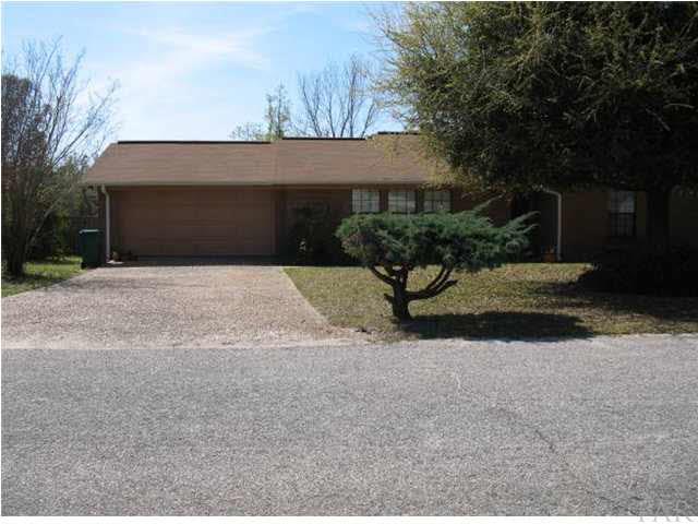 3043 Ranchette Square Gulf Breeze, FL 32563 - Photo 3 of 15 2 CAR GARAGE AND NICE BIG DRIVEWAY