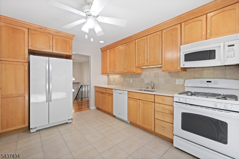 244 Malapardis Road Cedar Knolls, NJ 07927 - Photo 11 of 32