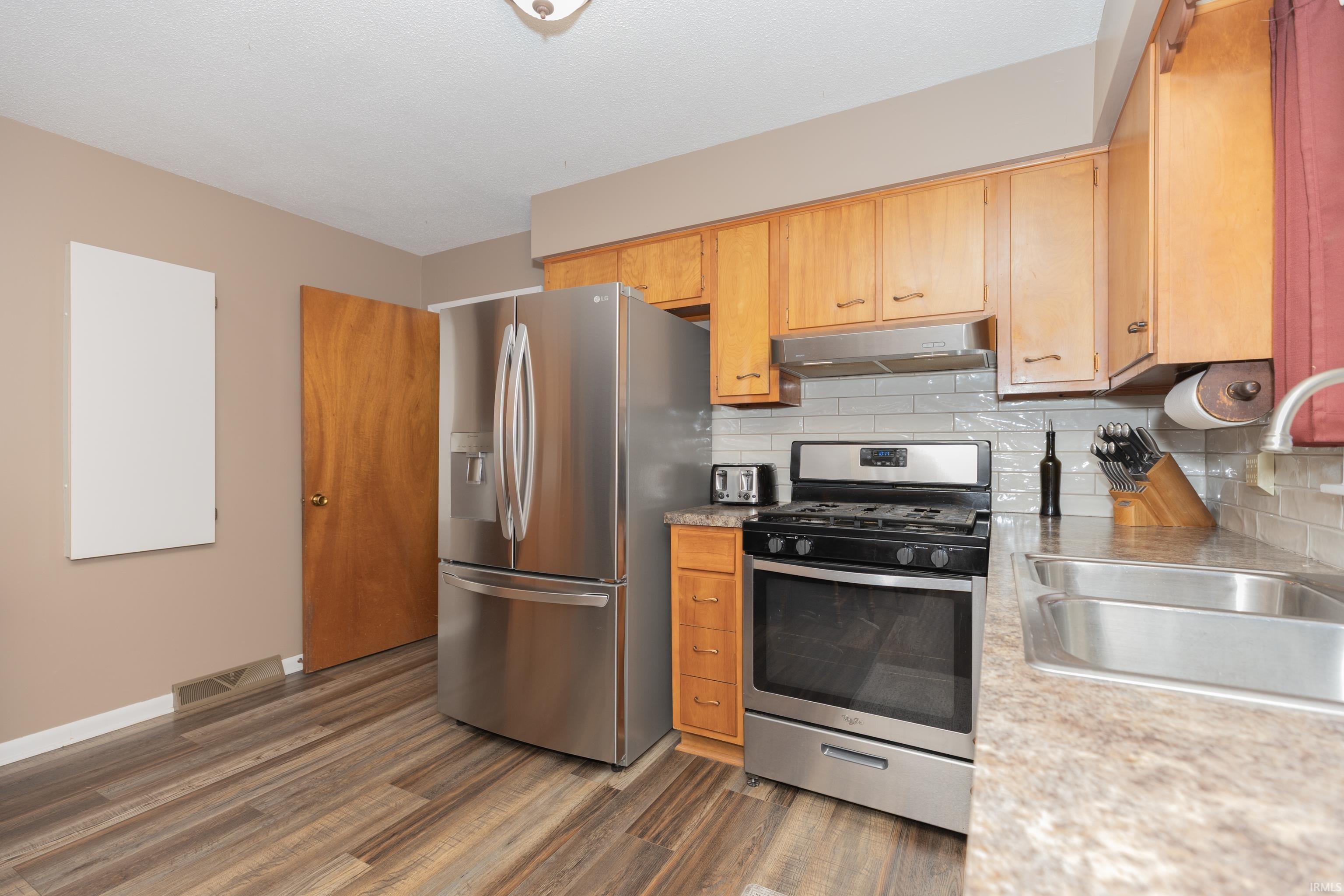 2413 West Mill Road Evansville, IN 47720 - Photo 7 of 30