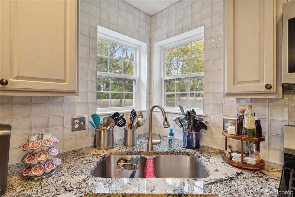 1781 Gulley Road Howell, MI 48843 - Photo 4 of 58
