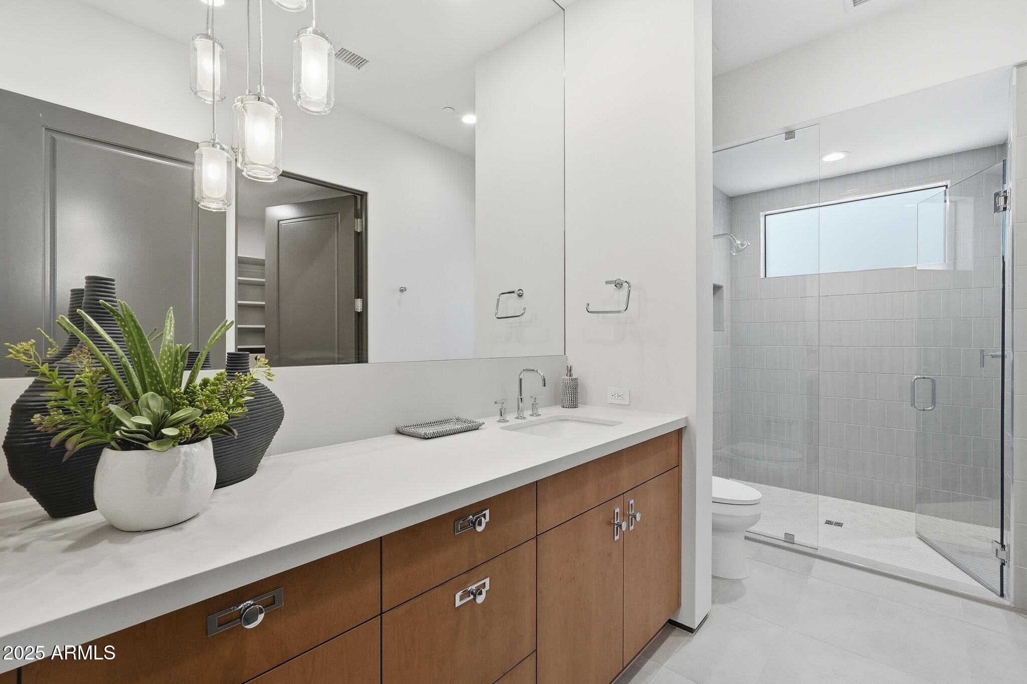 37200 North Cave Creek Road, Unit 1018 Scottsdale, AZ 85262 - Photo 21 of 54 021_Guest Bathroom