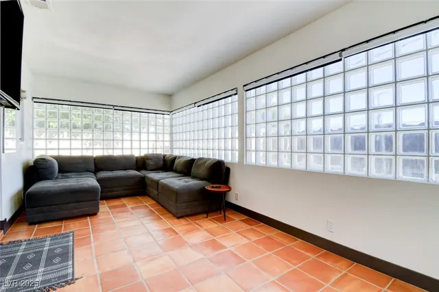 $2,990 | 3506 Algonquin Drive, Las Vegas, NV 89169