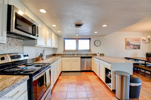 $2,990 | 3506 Algonquin Drive, Las Vegas, NV 89169