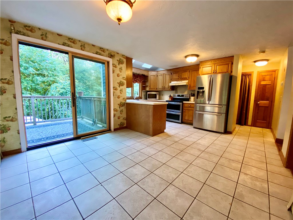 772 Woonsocket Hill Road North Smithfield, RI 02896 - Photo 7 of 38 Gallery Image 7