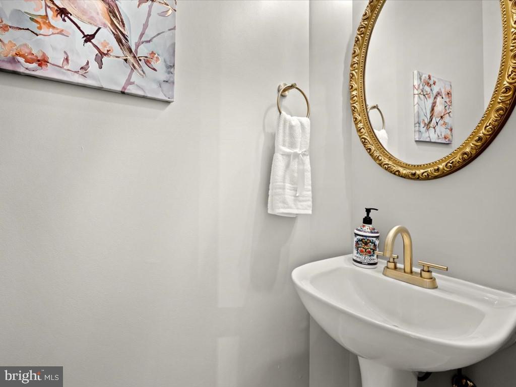 123 Rivanna Terrace Southwest Leesburg, VA 20175 - Photo 6 of 53 Updated Half Bath on main level
