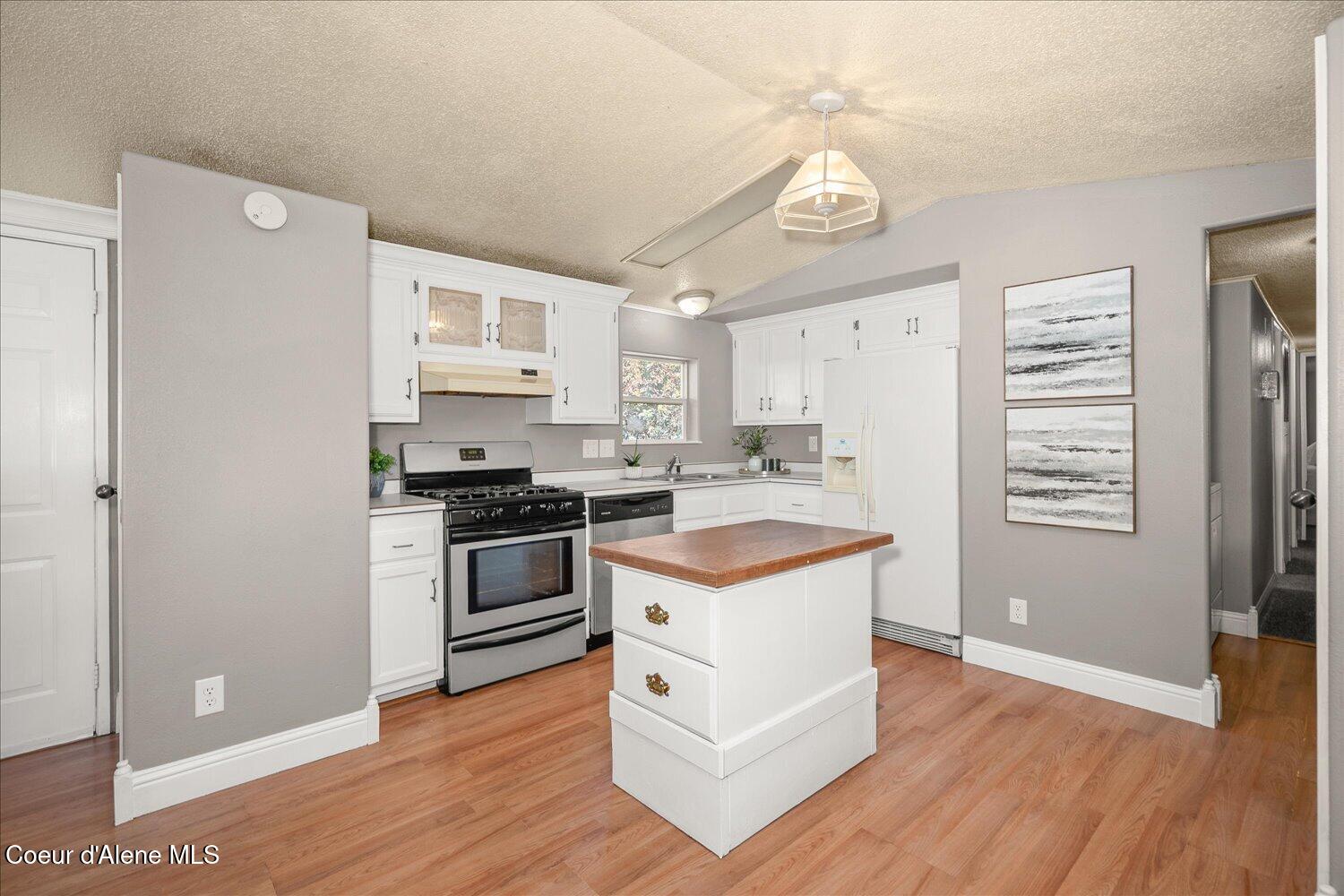 9090 North Runkle Road Hayden, ID 83835 - Photo 16 of 40 All appliances included!