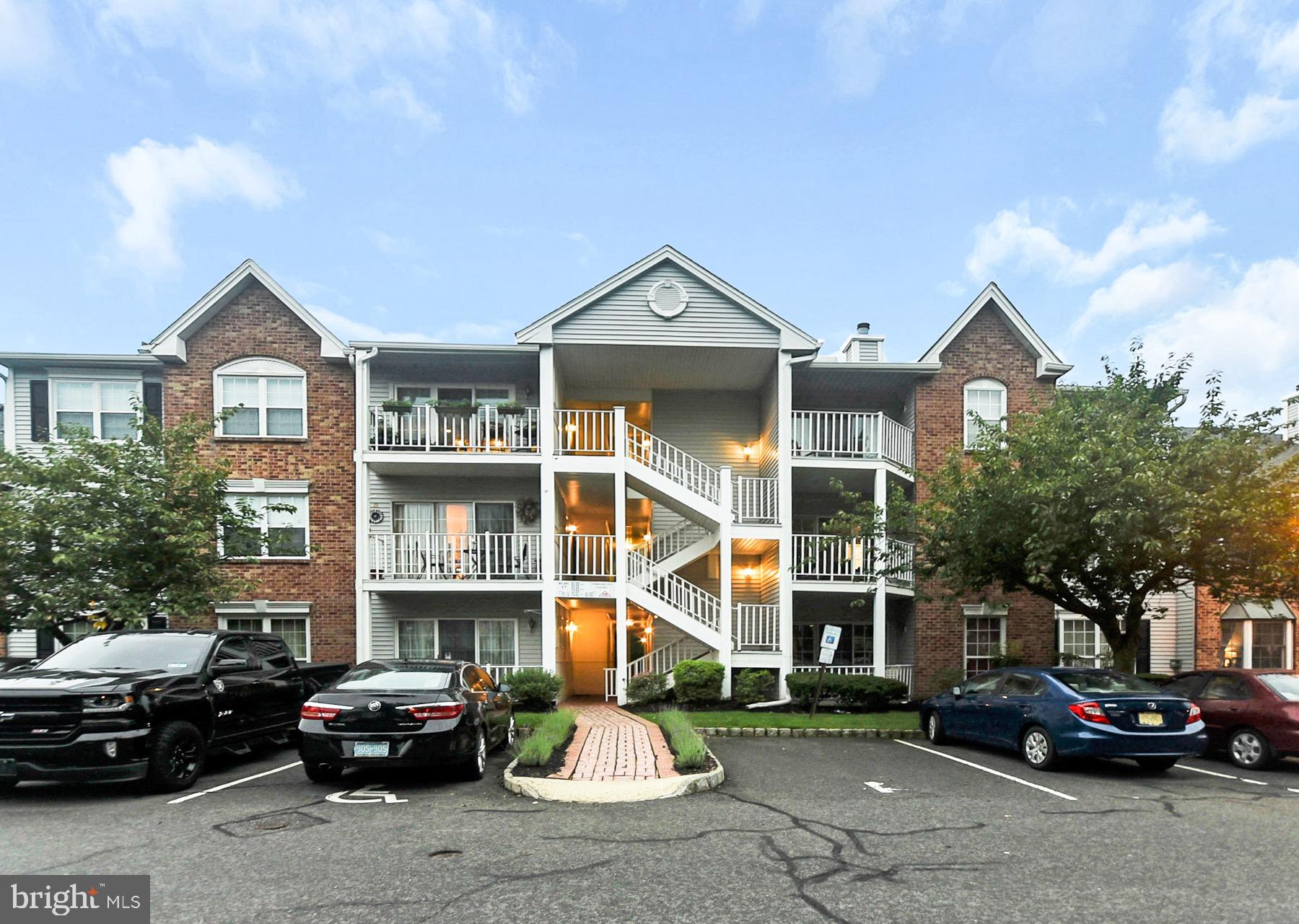 82 Versailles Court Trenton, NJ 08619 - Photo 1 of 18