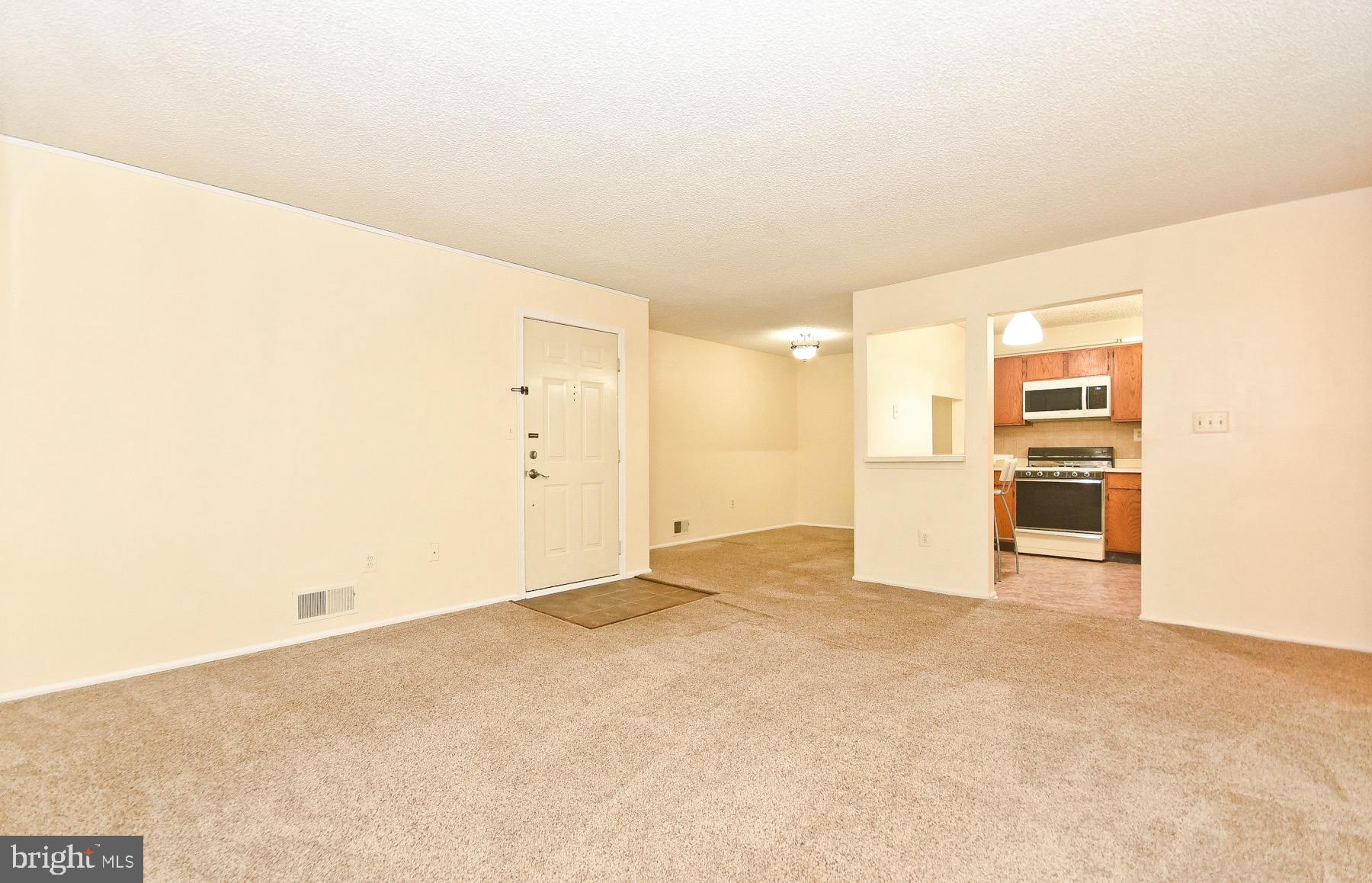 82 Versailles Court Trenton, NJ 08619 - Photo 3 of 18