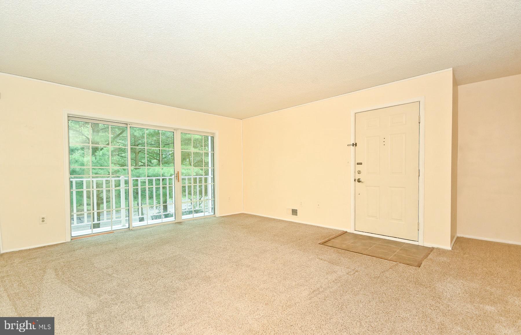 82 Versailles Court Trenton, NJ 08619 - Photo 4 of 18