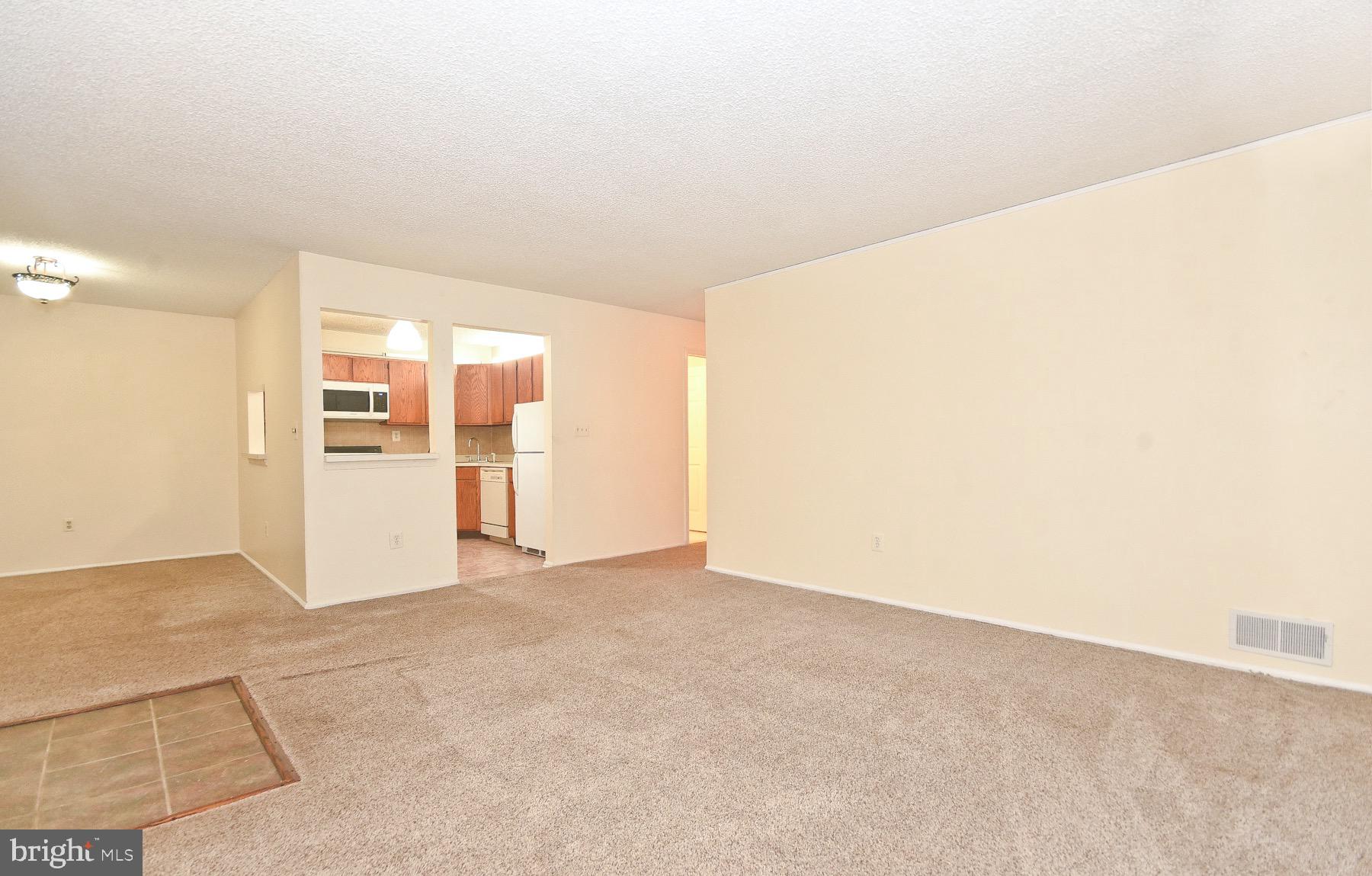 82 Versailles Court Trenton, NJ 08619 - Photo 5 of 18