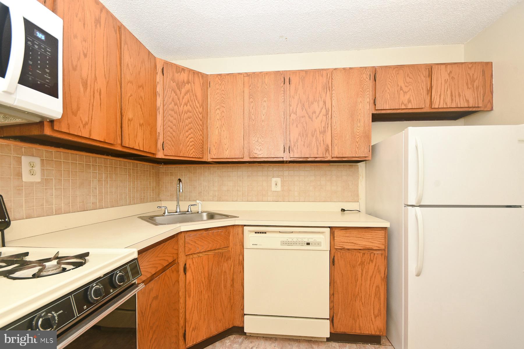 82 Versailles Court Trenton, NJ 08619 - Photo 8 of 18