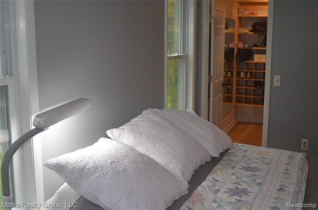 932 Hadley Road Rochester Hills, MI 48307 - Photo 10 of 25