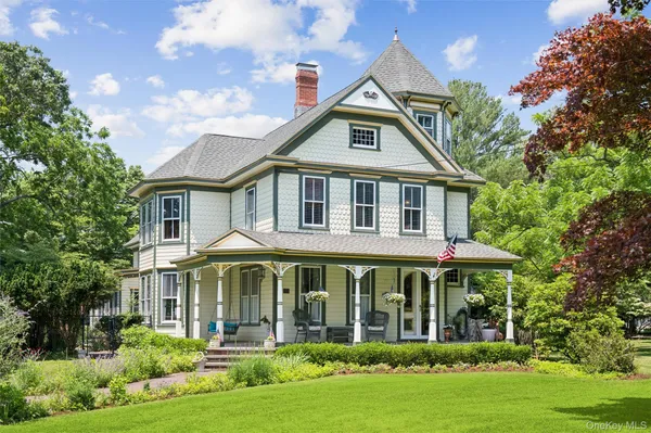 $1,395,000 | 60 Union Avenue, Center Moriches, NY 11934