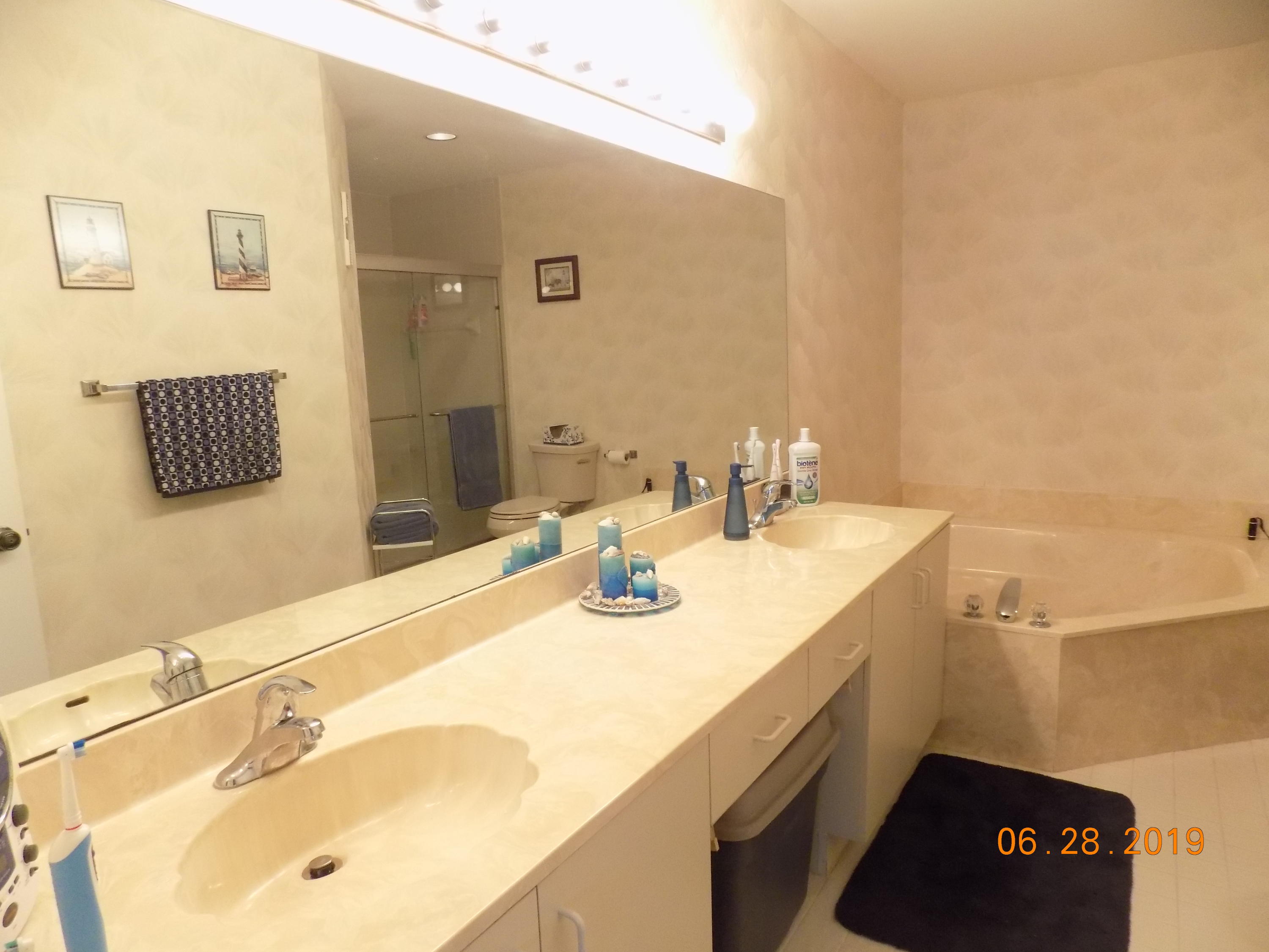 8057 Summerview Terrace Boca Raton, FL 33496 - Photo 17 of 40 MSTR BATH 1
