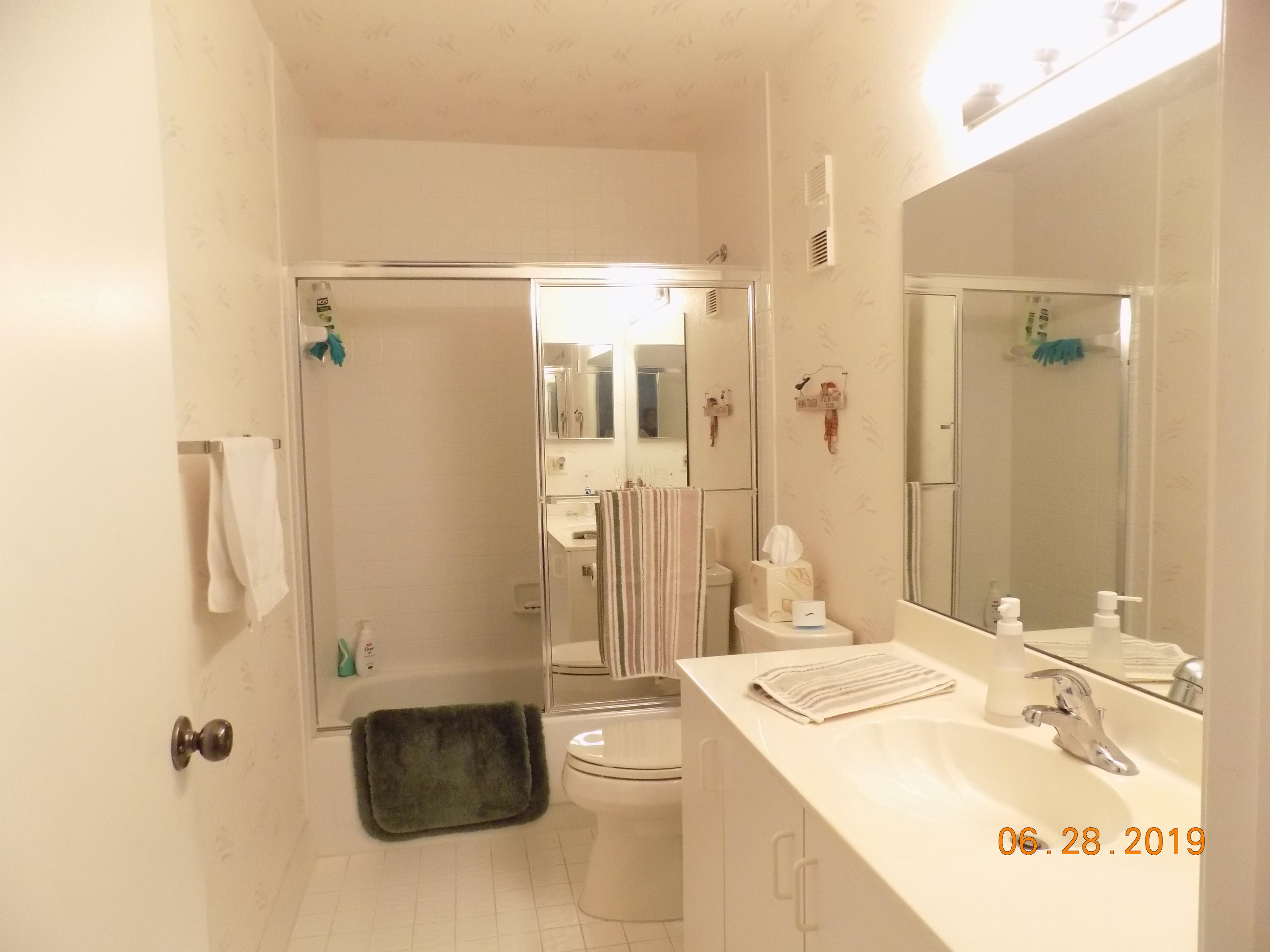 8057 Summerview Terrace Boca Raton, FL 33496 - Photo 22 of 40 GUEST BATH