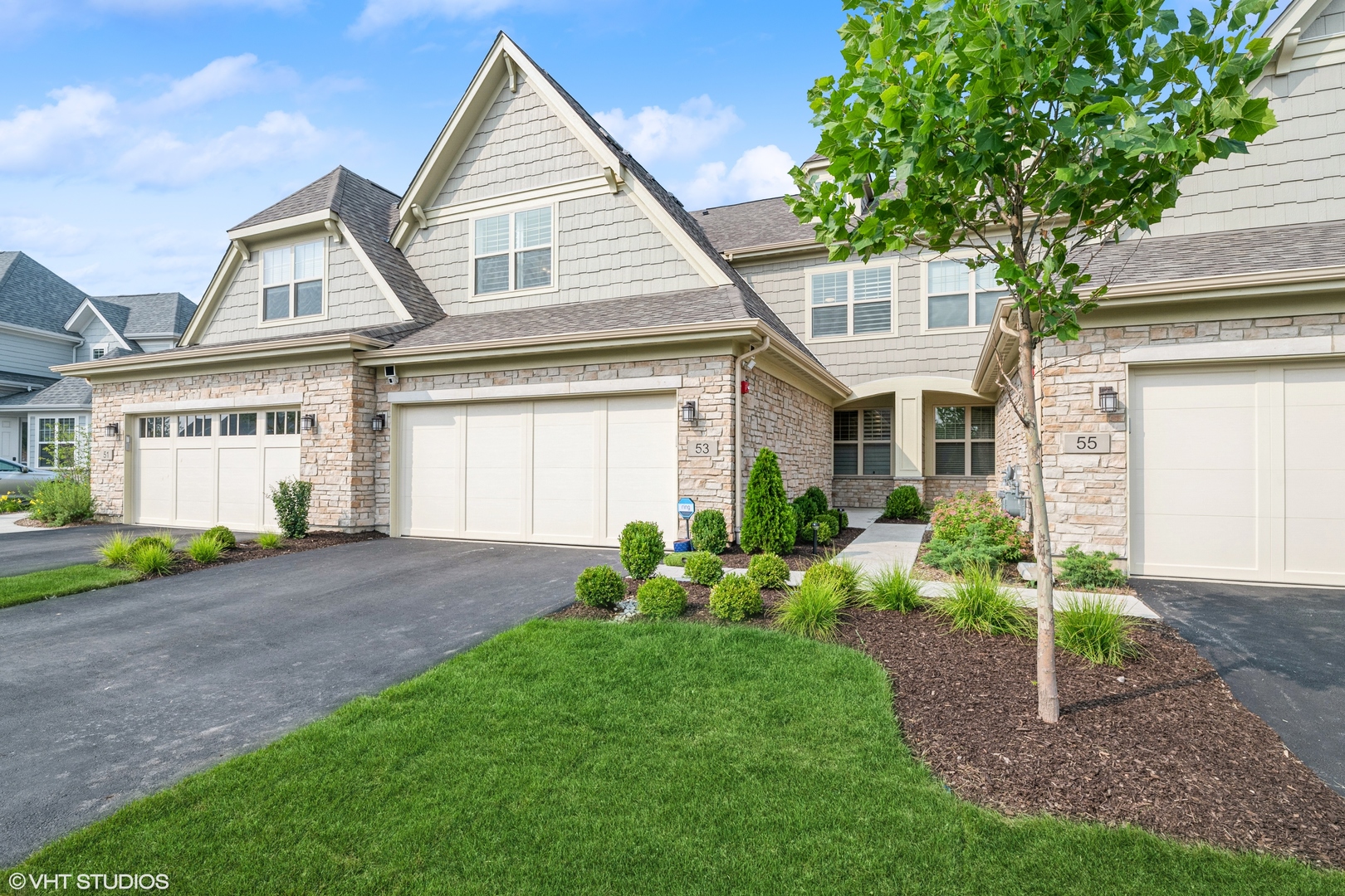 53 Woodland Trail Lincolnshire, IL 60069 - Photo 1 of 15 a front view of a house with garden