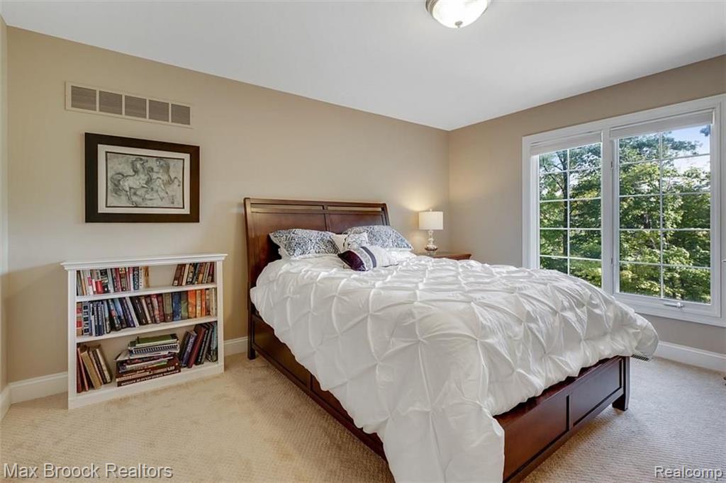 4084 Commerce Road West Bloomfield, MI 48324 - Photo 22 of 33