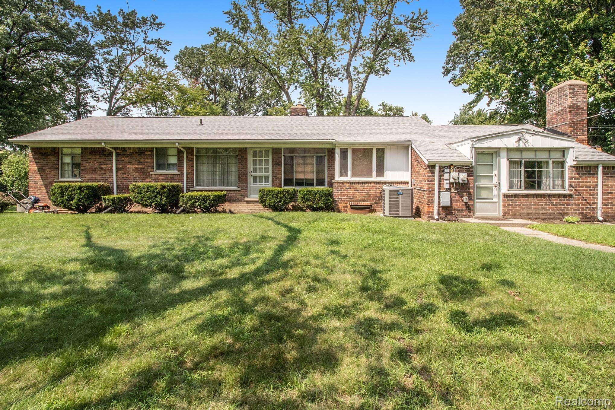 19631 West Nine Mile Road Southfield, MI 48075 - Photo 3 of 24 IMG_6486.jpg