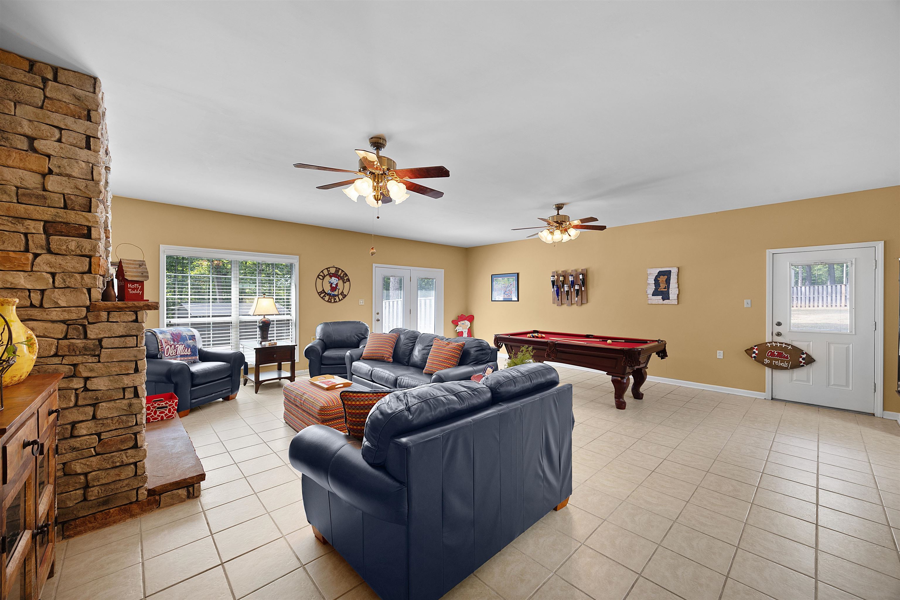 28 County Road 18 Iuka, MS 38852 - Photo 20 of 39 a living room with furniture and a large window