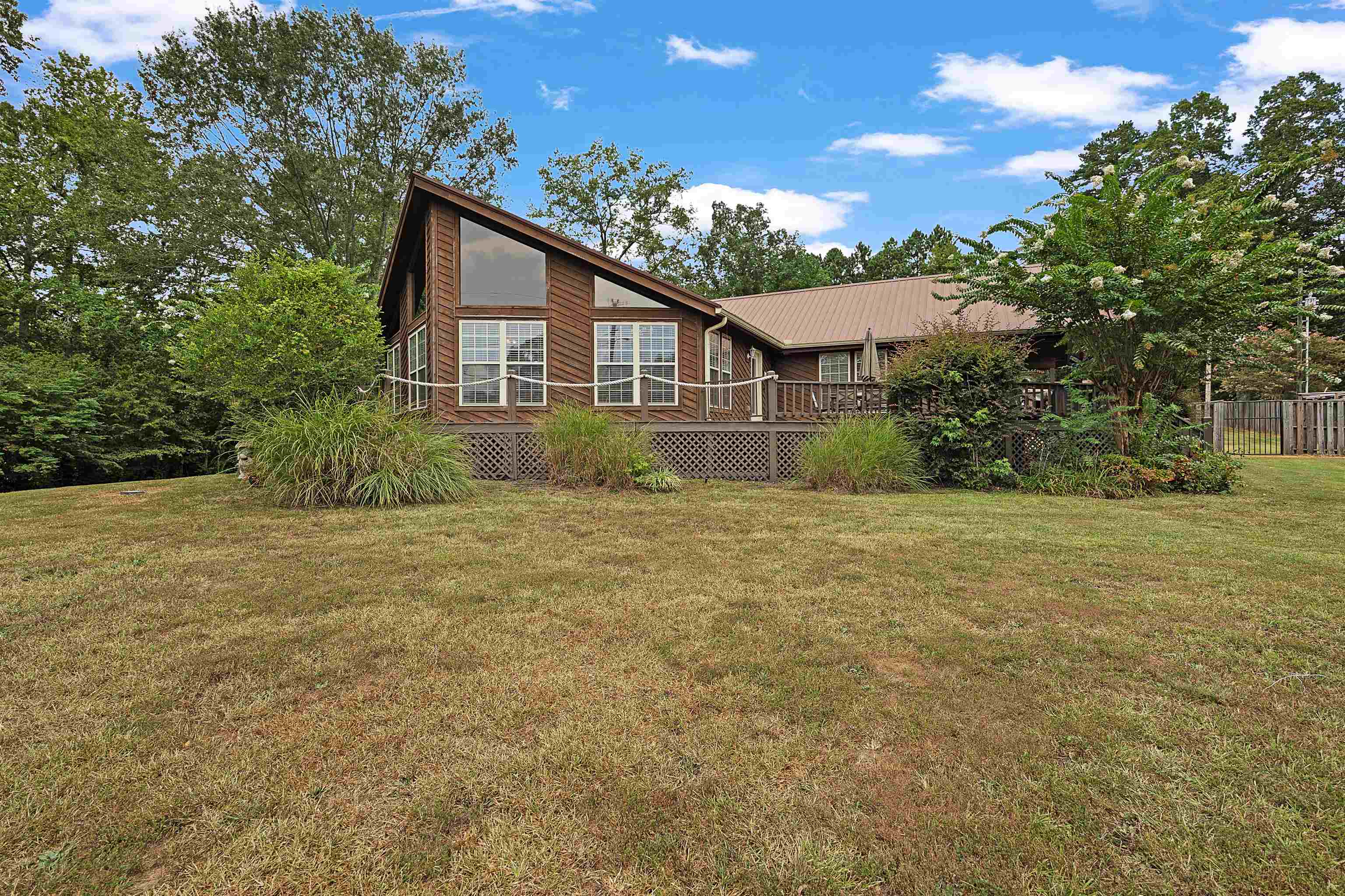 28 County Road 18 Iuka, MS 38852 - Photo 30 of 39 a house that has a tree in front of it