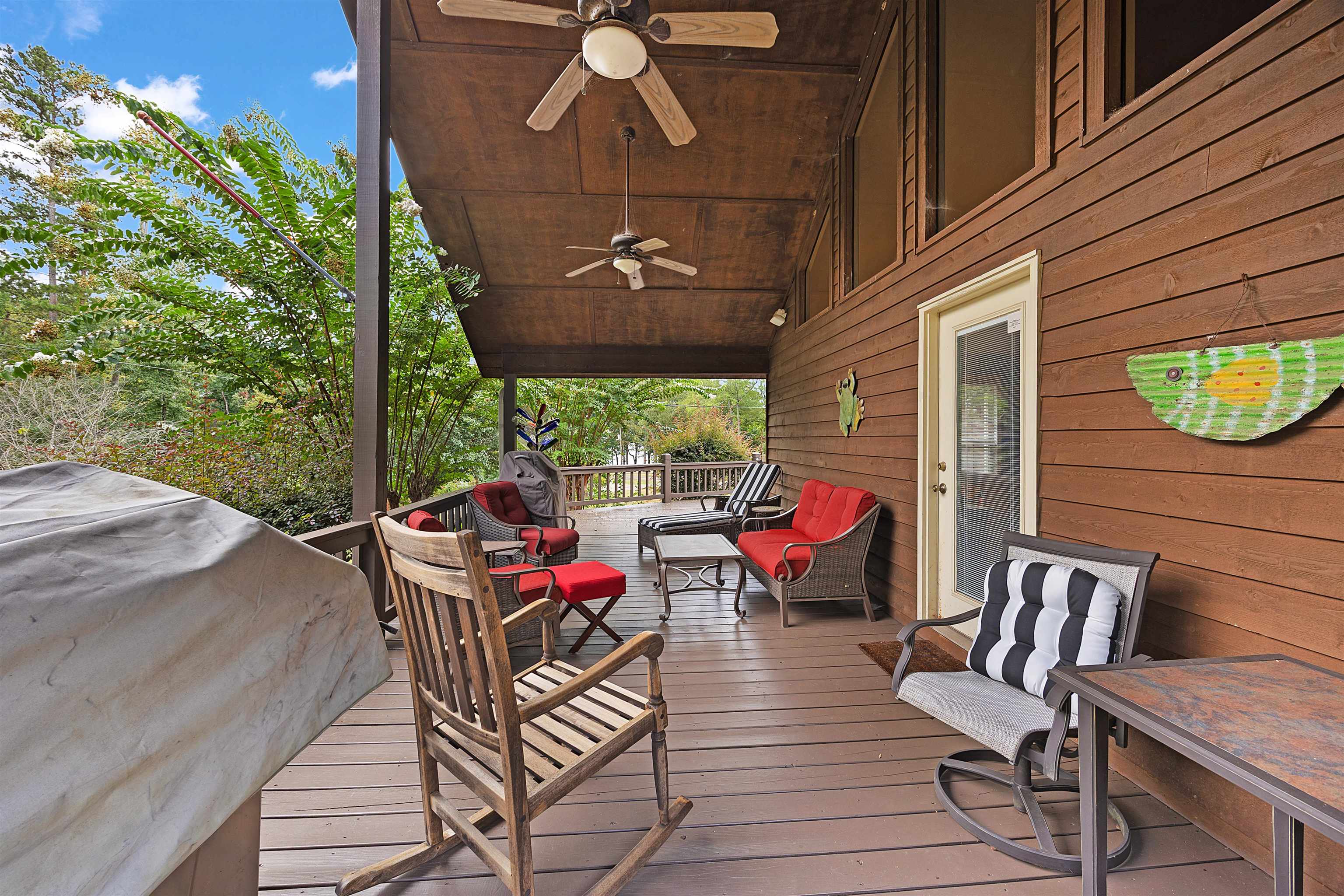 28 County Road 18 Iuka, MS 38852 - Photo 3 of 39 a view of a chairs and tables in the balcony