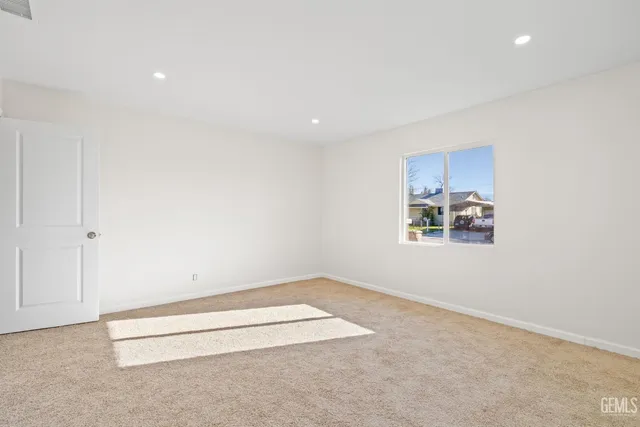 an empty room with a empty space