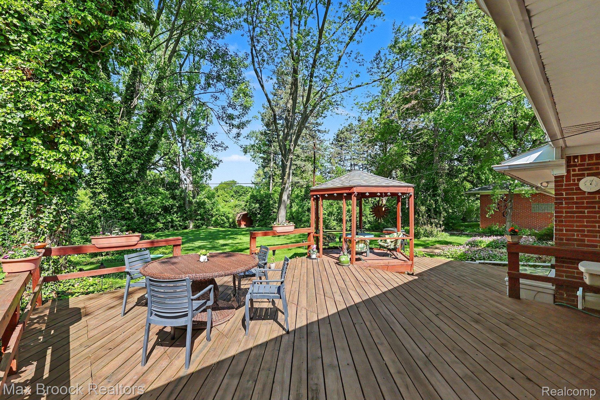 30615 Longcrest Street Southfield, MI 48076 - Photo 24 of 32 Rear Deck