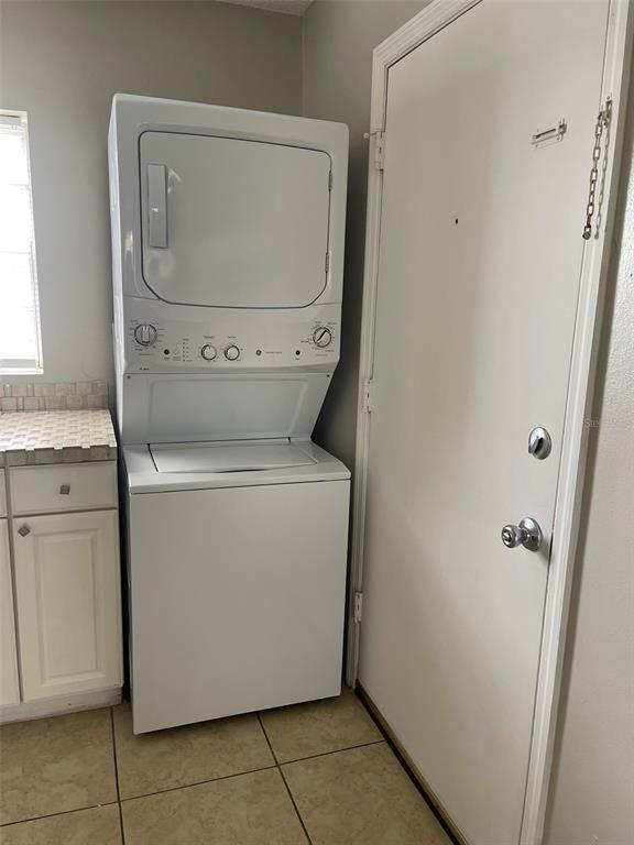 525 South Conway Road, Unit 109 Orlando, FL 32807 - Photo 8 of 18 a utility room with dryer and washer