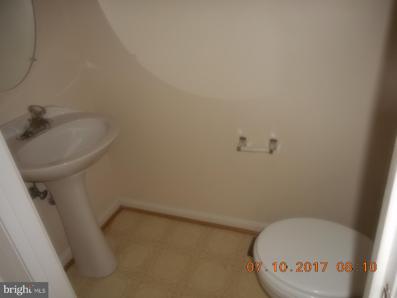 7002 Dew Drop Way Clinton, MD 20735 - Photo 8 of 17 Bath