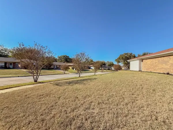 $295,000 | 6320 Arthur Drive, Edgecliff Village, TX 76134