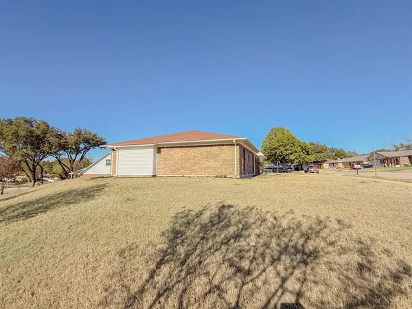$295,000 | 6320 Arthur Drive, Edgecliff Village, TX 76134
