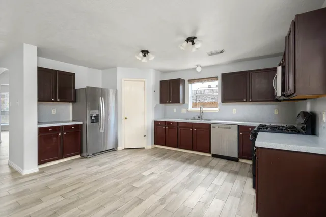 $2,150 | 29115 Foxingham Circle, Spring, TX 77386