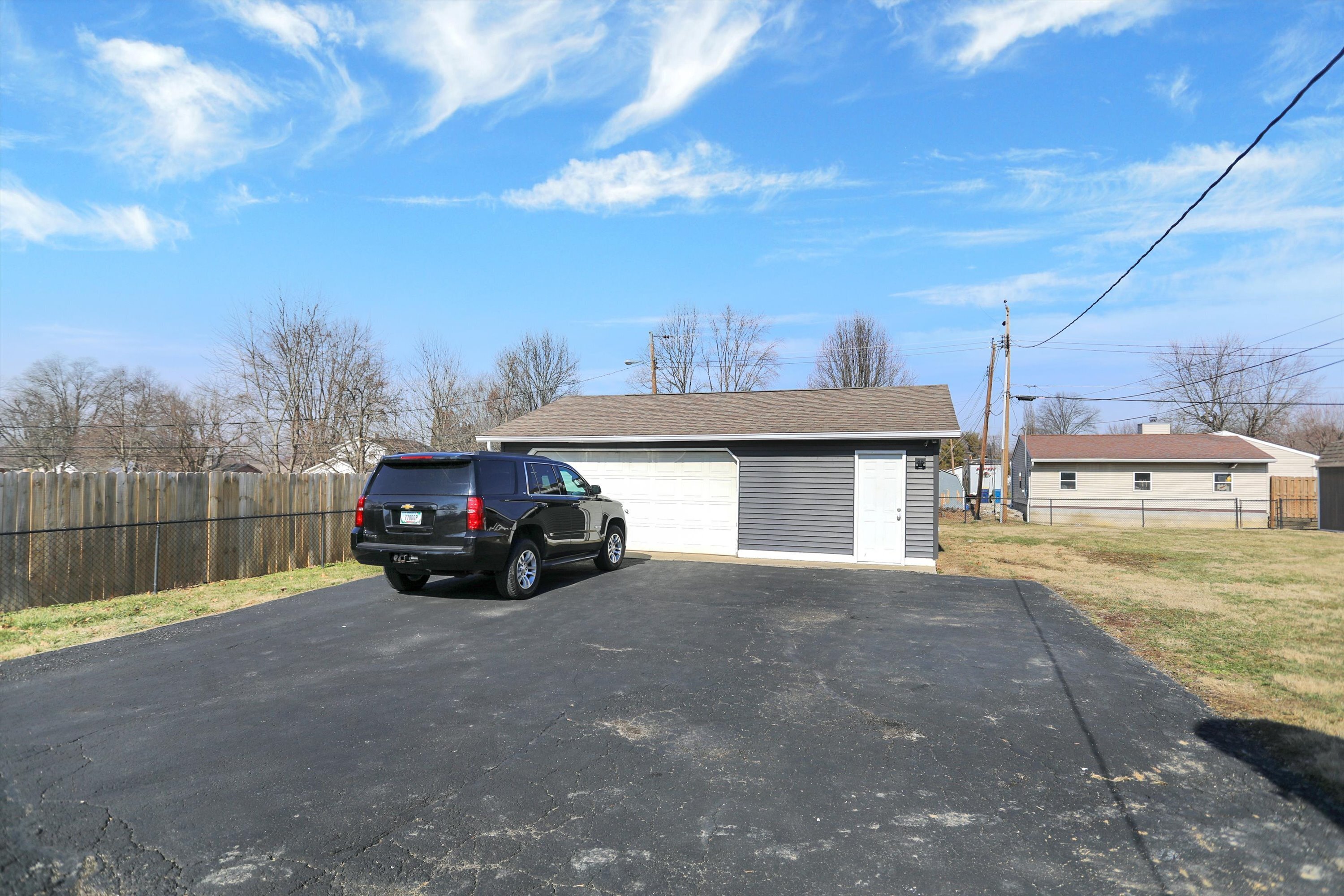 338 West Stop 11 Road Indianapolis, IN 46217 - Photo 4 of 32 Gallery Image 4