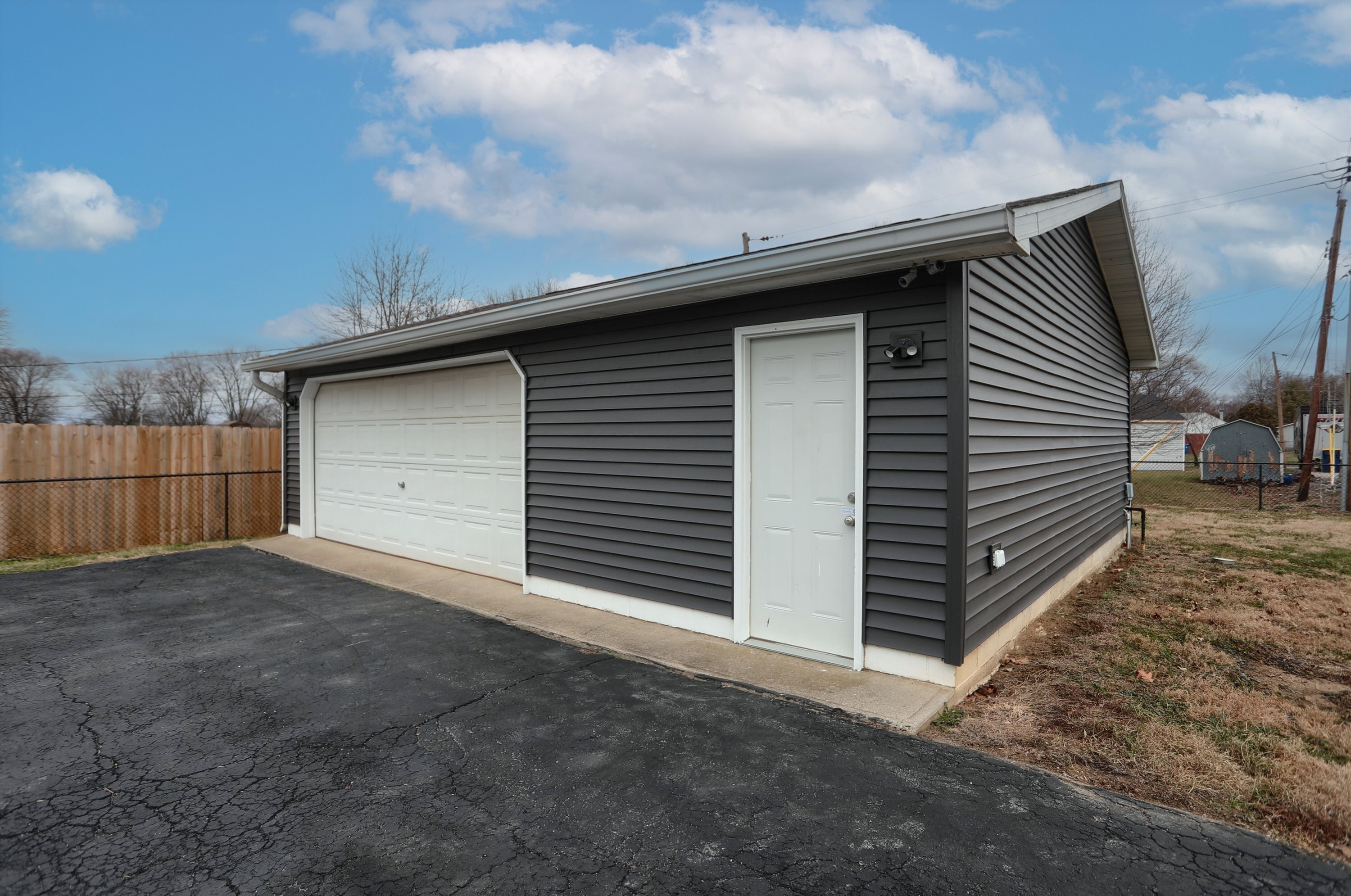 338 West Stop 11 Road Indianapolis, IN 46217 - Photo 5 of 32 Gallery Image 5