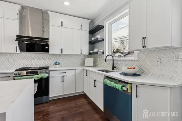 $1,150,000 | 239 Suttons Lane, Edison, NJ 08817