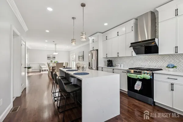 $1,150,000 | 239 Suttons Lane, Edison, NJ 08817